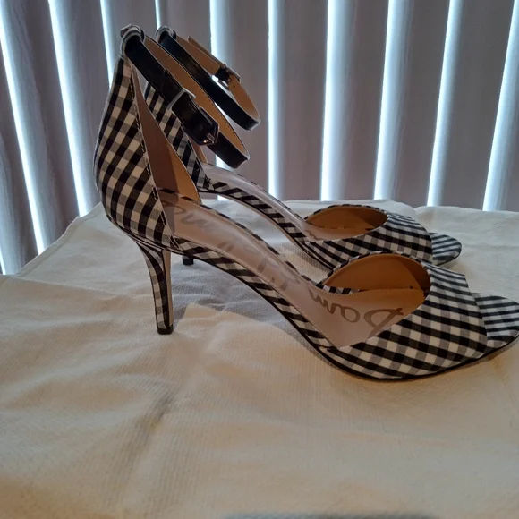 Sam Edelman open toe shoes with heels. Black and white checkered pattern - Picture 3 of 4